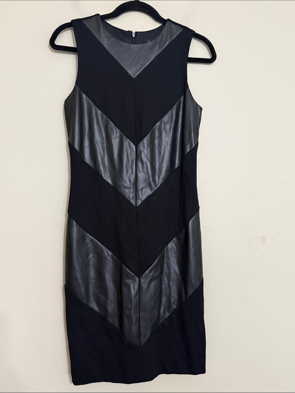 Caché classic Sleeveless Chevron Panel Faux-Leather Dress  Black Women XXS event